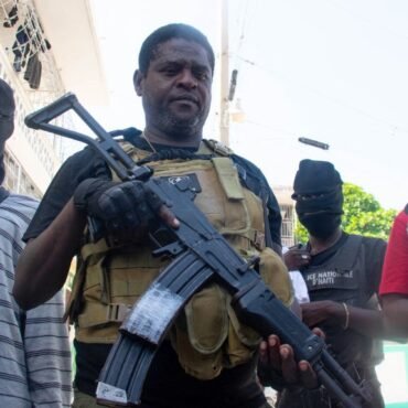 Bukele afirma que puede solucionar la crisis de violencia en Haití