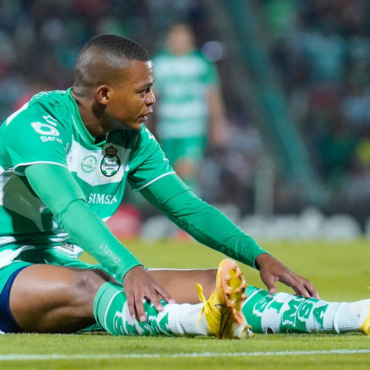 Futbolista de Santos Laguna fue captado en supuesto estado de inconsciencia