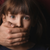 Padres abusaron de su hija porque era “más seguro” para ella que tener sexo con extraños