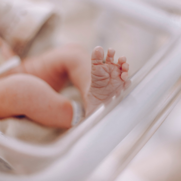 Jovencita de quince años da a luz en los baños de una estación de tren