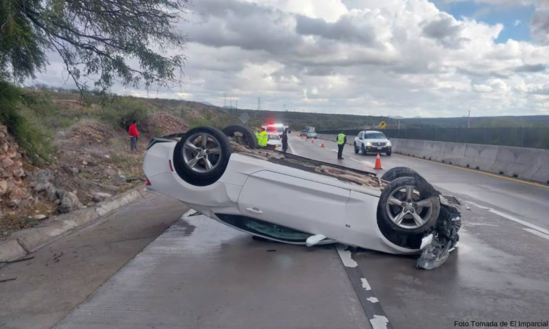 Reportan volcamiento en carretera Ímuris-Nogales por caída de agua nieve; piden precaución
