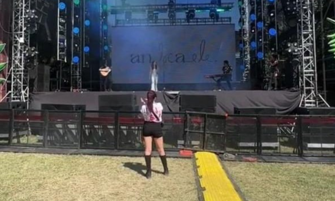 Cantante de La Voz México se presentó en el Festival Pa’l Norte y sólo su amiga la fue a ver