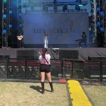 Cantante de La Voz México se presentó en el Festival Pa’l Norte y sólo su amiga la fue a ver