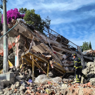 Explosión provoca el colapso del inmueble
