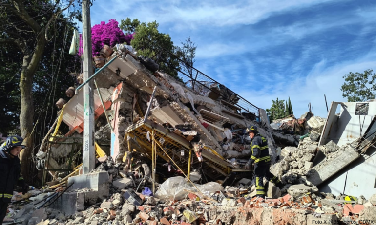 Explosión provoca el colapso del inmueble