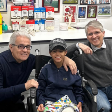 Hijo de Ninel Conde aparece en una silla de ruedas tras accidente