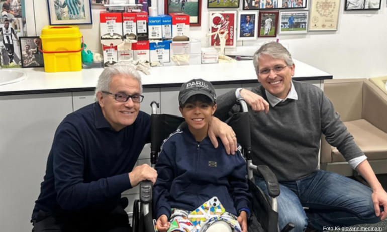 Hijo de Ninel Conde aparece en una silla de ruedas tras accidente