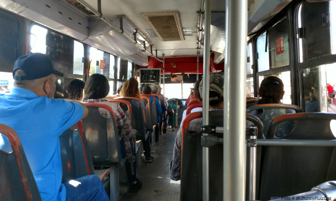 Camiones que no se detienen, principal queja de usuarios del transporte urbano