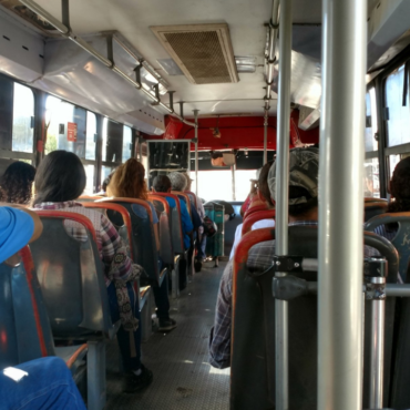 Camiones que no se detienen, principal queja de usuarios del transporte urbano