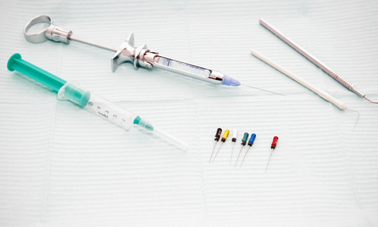 Extraen aguja de dentista clavada en el cerebro de una niña de 4 años