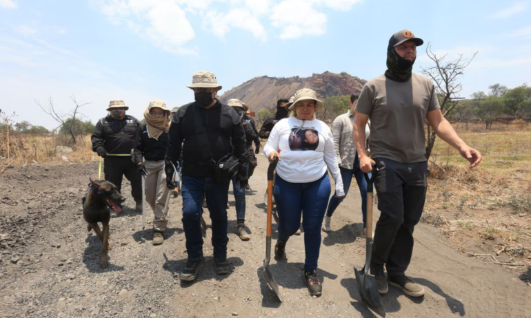 Chocan versiones de buscadoras y Fiscalía de CDMX por crematorio clandestino