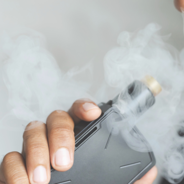 Detectan plomo y uranio en orina de vapeadores frecuentes