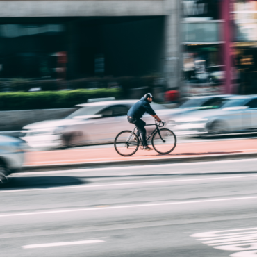Automovilistas y ciclistas cometen faltas en Hermosillo