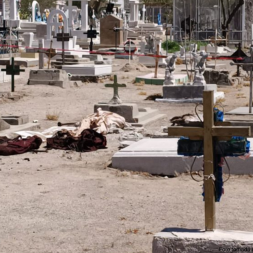 Detienen a hombre en flagrancia de la exhumación de dos cadáveres en el Panteón Yáñez