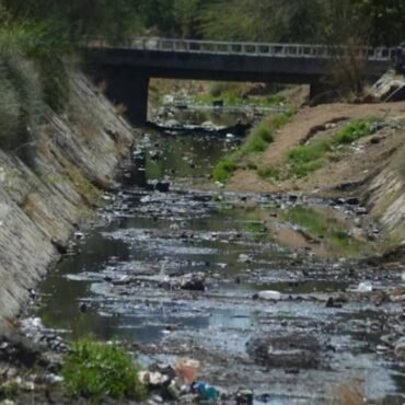 Multas económicas a quien sea sorprendido tirando basura en vía pública