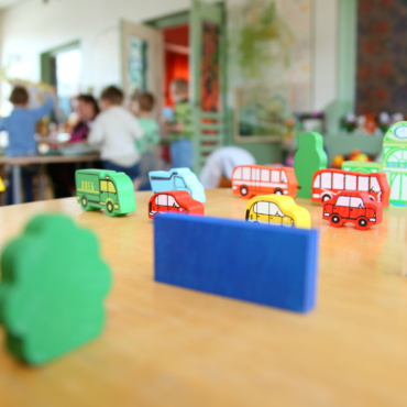 Clausuran guardería por golpear e insultar a 35 bebés de entre 6 meses y tres años