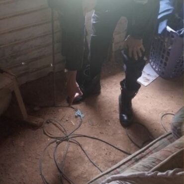 Niño muere al pisar un cable de su casa por una instalación improvisada. Foto: Caraota Digital