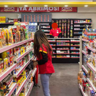 FEMSA cierra 191 sucursales de Oxxo por inseguridad y el gobierno le recomienda contratar seguridad privada