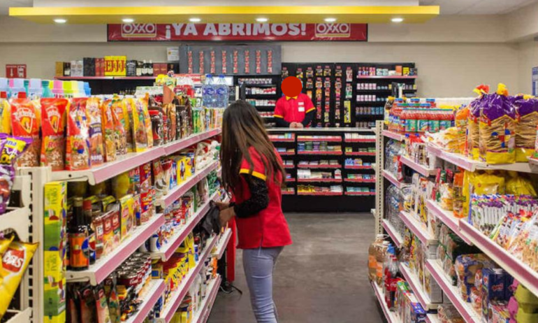 FEMSA cierra 191 sucursales de Oxxo por inseguridad y el gobierno le recomienda contratar seguridad privada