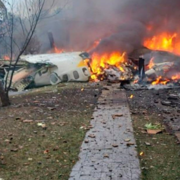 Se estrella avión con 62 personas a bordo en Brasil