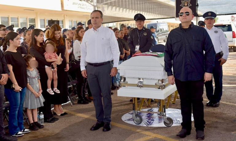 Participa Antonio Astiazarán en homenaje póstumo al agente Jesús Edgardo Valenzuela Soqui